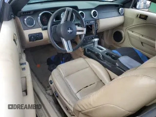 2005 Ford Mustang Deluxe z VIN 1ZVFT84N655223849, wystawiony jako Copart lot #57461835 z przebiegiem Nie podano mil oraz Szkoda całkowita • Salvage title. Historia ofert i sprzedaży dostępna na DreamBid. Obrazek 8.