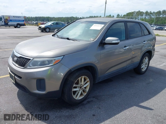 2014 Kia Sorento LX with VIN 5XYKT3A60EG486699, listed as a IAAI auction lot 42143270 with 127,190 mi miles and . Bid and sale history available at DreamBid. Image 2.