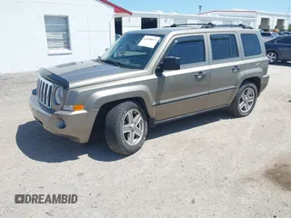 2008 Jeep Patriot Sport with VIN 1J8FT28W18D636073, listed as a IAAI auction lot 42030817 with 103,122 mi miles. Bid and sale history available at carsss.com. Image 2.