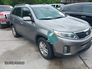 2015 Kia Sorento LX with VIN 5XYKT4A60FG659175, listed as a IAAI auction lot 42133740 with 178,406 mi miles. Bid and sale history available at carsss.com. Image 1.