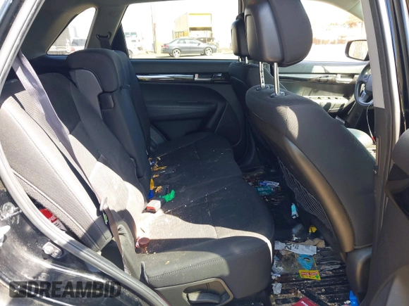2014 Kia Sorento LX with VIN 5XYKTDA69EG425180, listed as a IAAI auction lot 42125882 with 194,319 mi miles. Bid and sale history available at carsss.com. Image 8.