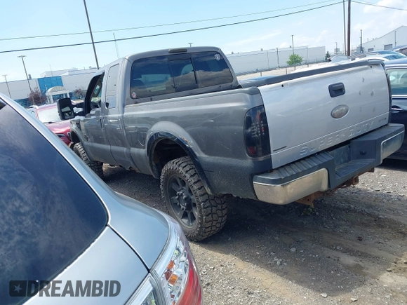 2008 Ford F-250 XL z VIN 1FTSX21R08EC85973, wystawiony jako IAAI lot #42645742 z przebiegiem 191 801 mil mil oraz . Historia ofert i sprzedaży dostępna na DreamBid. Obrazek 3.