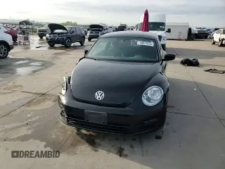 2014 Volkswagen Beetle Entry z VIN 3VWF17AT4EM641582, wystawiony jako Copart lot #50631035 z przebiegiem 121 461 mil mil oraz Szkoda całkowita • Salvage title. Historia ofert i sprzedaży dostępna na DreamBid. Obrazek 14.