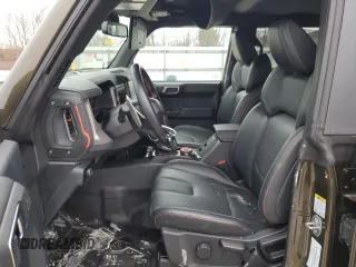 2024 Ford Bronco Raptor z VIN 1FMEE0RR5RLA40316, wystawiony jako Copart lot #85676734 z przebiegiem 7 194 mil mil oraz Szkoda całkowita • Salvage title. Historia ofert i sprzedaży dostępna na DreamBid. Obrazek 7.