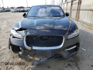 2017 Jaguar F-Pace 35t R-Sport with VIN SADCL2BV3HA060339, listed as a Copart auction lot 60102035 with 139,025 mi miles and Clean title. Bid and sale history available at DreamBid. Image 5.