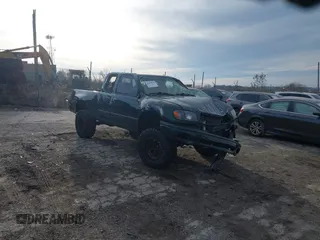2000 Toyota Tundra Limited with VIN 5TBBT4810YS096380, listed as a IAAI auction lot 41656870 with 139,259 mi miles. Bid and sale history available at carsss.com. Image 1.