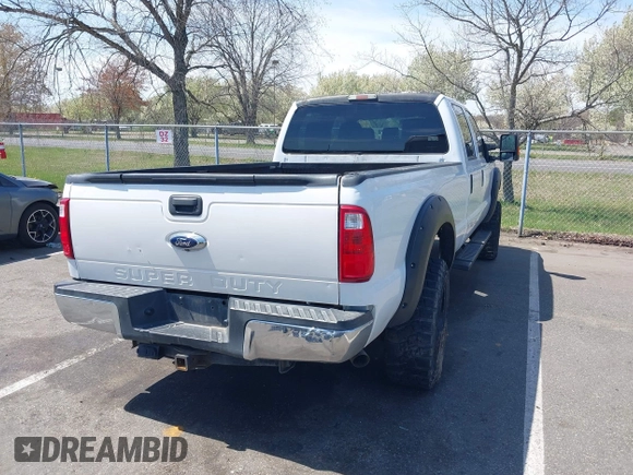 2015 Ford F-250 Lariat z VIN 1FT7W2B64FEA92090, wystawiony jako IAAI lot #42070356 z przebiegiem 111 416 mil mil oraz . Historia ofert i sprzedaży dostępna na DreamBid. Obrazek 4.