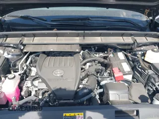 2024 Toyota Highlander LE z VIN 5TDKDRBH6RS552634, wystawiony jako IAAI lot #42086919 z przebiegiem 12 606 mil mil oraz . Historia ofert i sprzedaży dostępna na DreamBid. Obrazek 10.
