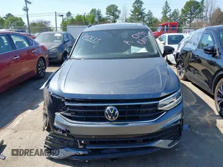 2024 Volkswagen Tiguan SE R-Line Black с VIN 3VVCB7AX2RM010794, выставлен на аукционе IAAI как лот 41894596 с пробегом 25 136 миль миль и . История ставок и продаж доступна на DreamBid. Изображение 12.