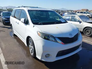 2014 Toyota Sienna SE with VIN 5TDXK3DCXES427950, listed as a IAAI auction lot 40394109 with 149,419 mi miles. Bid and sale history available at carsss.com. Image 1.