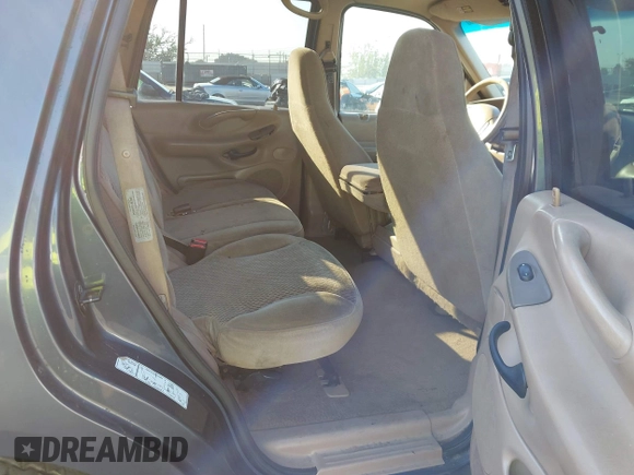1998 Ford Expedition XLT with VIN 1FMRU1763WLB16405, listed as a IAAI auction lot 41311254 with 265,781 mi miles. Bid and sale history available at carsss.com. Image 8.