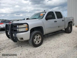 2010 Chevrolet Silverado 1500 LT with VIN 3GCRKSE31AG258718, listed as a Copart auction lot 71970444 with 220,374 mi miles and Clean Title. Bid and sale history available at carsss.com. Image 1.