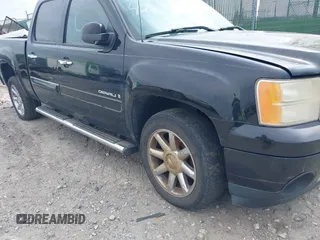 2008 GMC Sierra Denali z VIN 2GTEK638681161702, wystawiony jako IAAI lot #42078538 z przebiegiem Nie podano mil oraz . Historia ofert i sprzedaży dostępna na DreamBid. Obrazek 6.