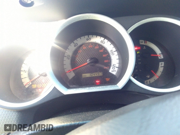 2013 Toyota Tacoma PreRunner z VIN 5TFJU4GN5DX048415, wystawiony jako IAAI lot #34578204 z przebiegiem 104 497 mil mil oraz . Historia ofert i sprzedaży dostępna na DreamBid. Obrazek 7.