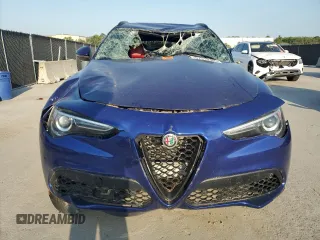 2022 Alfa Romeo Stelvio Sprint z VIN ZASPAKAN3N7D42064, wystawiony jako Copart lot #57510385 z przebiegiem Nie podano mil oraz Tytuł czysty. Historia ofert i sprzedaży dostępna na DreamBid. Obrazek 5.