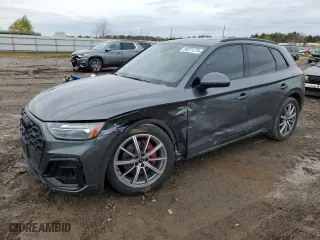 2024 Audi Q5 S line Premium Plus with VIN WA1E2AFY5R2149020, listed as a Copart auction lot 89221275 with 0 mi miles and Salvage Title. Bid and sale history available at carsss.com. Image 1.