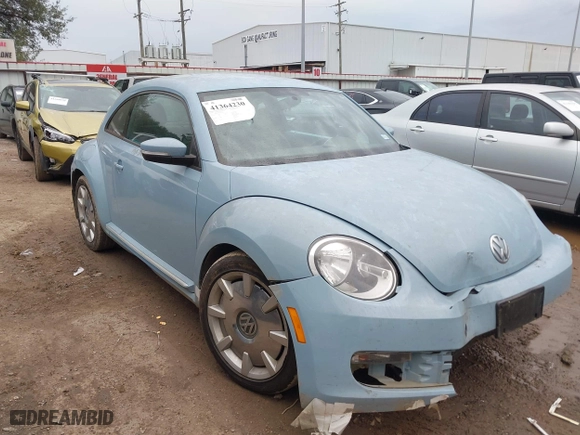 2012 Volkswagen Beetle 2.5L PZEV with VIN 3VWJP7AT0CM624851, listed as a IAAI auction lot 41364230 with 1 mi miles. Bid and sale history available at carsss.com. Image 1.