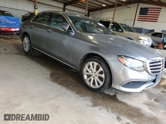 2017 Mercedes-Benz E 300 Luxury z VIN WDDZF4KB9HA187861, wystawiony jako Copart lot #66560525 z przebiegiem Nie podano mil oraz Szkoda całkowita • Salvage title. Historia ofert i sprzedaży dostępna na DreamBid. Obrazek 4.