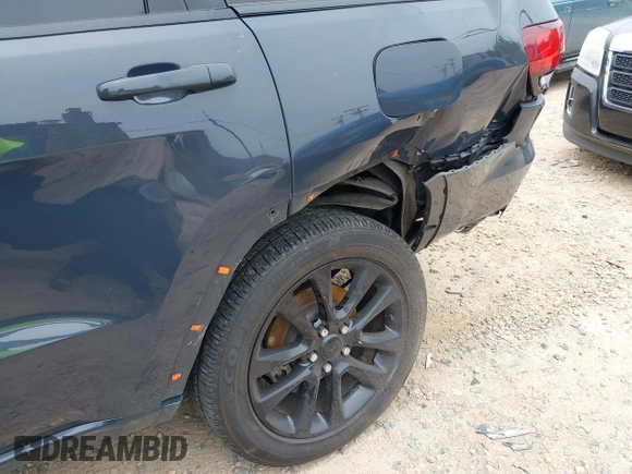 2018 Jeep Grand Cherokee Laredo with VIN 1C4RJFAG4JC303222, listed as a IAAI auction lot 42276244 with 83,585 mi miles and . Bid and sale history available at DreamBid. Image 6.