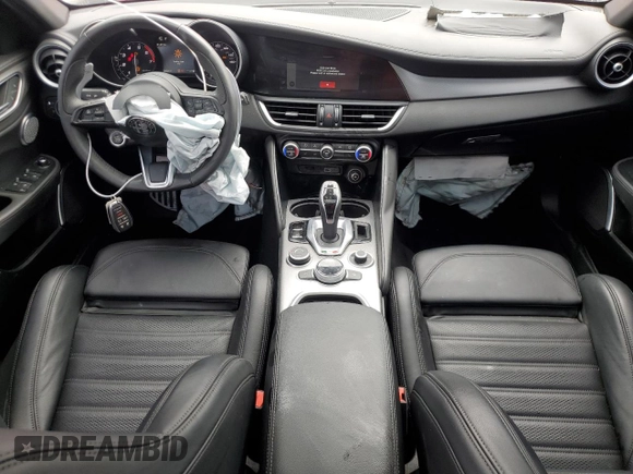 2022 Alfa Romeo Giulia Veloce z VIN ZARFANBN8N7665049, wystawiony jako Copart lot #73681754 z przebiegiem 33 500 mil mil oraz Nie do naprawy • Non repairable. Historia ofert i sprzedaży dostępna na DreamBid. Obrazek 8.