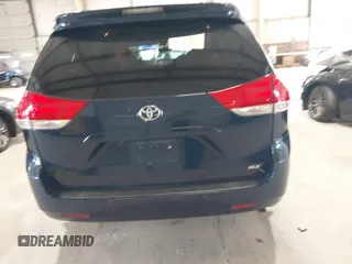 2011 Toyota Sienna XLE AAS z VIN 5TDYK3DC1BS130064, wystawiony jako IAAI lot #42600155 z przebiegiem 139 078 mil mil oraz . Historia ofert i sprzedaży dostępna na DreamBid. Obrazek 16.