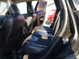 2018 Jeep Cherokee Latitude Plus with VIN 1C4PJLLB1JD513441, listed as a IAAI auction lot 41645225 with 123,986 mi miles and . Bid and sale history available at DreamBid. Image 8.