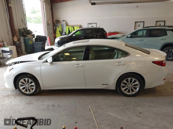 2014 Lexus ES 300h with VIN JTHBW1GG2E2067189, listed as a IAAI auction lot 42404843 with 182,798 mi miles and . Bid and sale history available at DreamBid. Image 14.