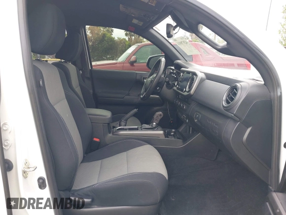 2021 Toyota Tacoma SR5 z VIN 3TMDZ5BN2MM100245, wystawiony jako IAAI lot #42078914 z przebiegiem 58 153 mil mil oraz . Historia ofert i sprzedaży dostępna na DreamBid. Obrazek 5.