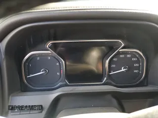2021 GMC Sierra 3500HD Denali z VIN 1GT49WEY3MF296109, wystawiony jako Copart lot #67886764 z przebiegiem Nie podano mil oraz Szkody całkowita. Historia ofert i sprzedaży dostępna na DreamBid. Obrazek 9.