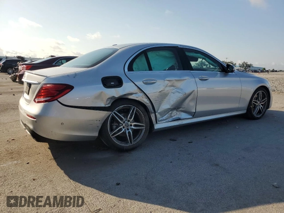 2020 Mercedes-Benz E 350 z VIN W1KZF8DB2LA828359, wystawiony jako Copart lot #55533875 z przebiegiem 120 930 mil mil oraz Szkoda całkowita • Salvage title. Historia ofert i sprzedaży dostępna na DreamBid. Obrazek 3.