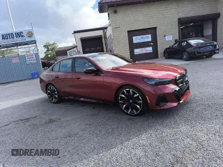 2024 BMW i5 M60 z VIN WBY43FK05RCR29359, wystawiony jako Copart lot #77178394 z przebiegiem 45 mil mil oraz Szkody całkowita. Historia ofert i sprzedaży dostępna na DreamBid. Obrazek 3.