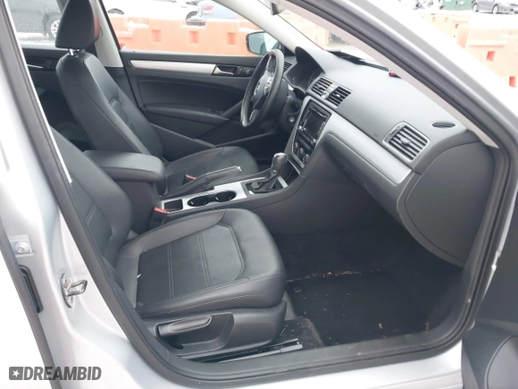 2013 Volkswagen Passat SE w/Sunroof with VIN 1VWBH7A35DC005005, listed as a IAAI auction lot 41150825 with 90,467 mi miles. Bid and sale history available at carsss.com. Image 5.