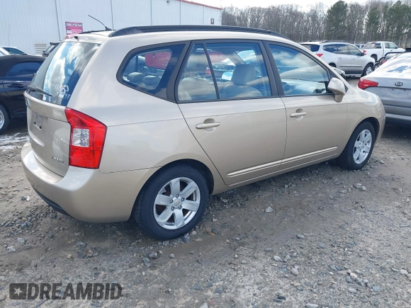 2008 Kia Rondo EX with VIN KNAFG526387162838, listed as a IAAI auction lot 41401947 with 187,062 mi miles. Bid and sale history available at carsss.com. Image 4.