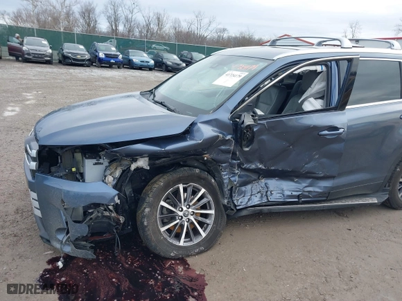 2019 Toyota Highlander SE with VIN 5TDJZRFH7KS952229, listed as a IAAI auction lot 41724179 with 107,315 mi miles. Bid and sale history available at carsss.com. Image 6.