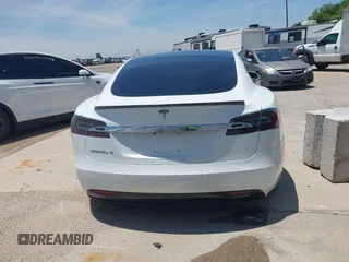 2018 Tesla Model S 75D z VIN 5YJSA1E25JF245269, wystawiony jako IAAI lot #42335263 z przebiegiem 56 086 mil mil oraz . Historia ofert i sprzedaży dostępna na DreamBid. Obrazek 16.