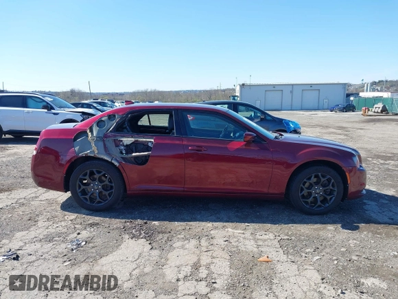 2019 Chrysler 300 with VIN 2C3CCAGG0KH586117, listed as a IAAI auction lot 41923456 with 86,174 mi miles. Bid and sale history available at carsss.com. Image 13.