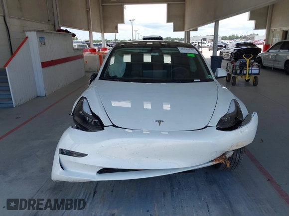 2023 Tesla Model 3 z VIN 5YJ3E1EAXPF606178, wystawiony jako IAAI lot #42543528 z przebiegiem 26 638 mil mil oraz . Historia ofert i sprzedaży dostępna na DreamBid. Obrazek 12.