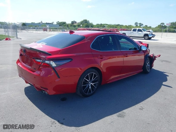 2021 Toyota Camry SE Nightshade with VIN 4T1T11AK7MU422471, listed as a IAAI auction lot 39563400 with 36,689 mi miles. Bid and sale history available at carsss.com. Image 4.