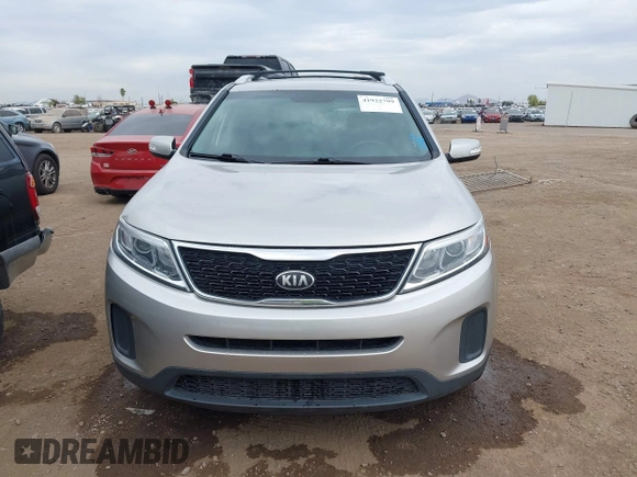 2014 Kia Sorento LX with VIN 5XYKTDA78EG462214, listed as a IAAI auction lot 41922799 with 147,872 mi miles. Bid and sale history available at carsss.com. Image 6.