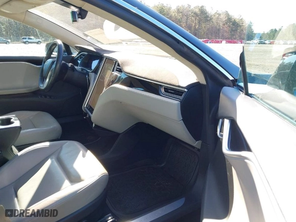 2015 Tesla Model S 85D with VIN 5YJSA4H43FF083602, listed as a IAAI auction lot 41830872 with 67,475 mi miles. Bid and sale history available at carsss.com. Image 5.