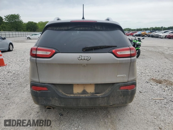 2018 Jeep Cherokee Latitude z VIN 1C4PJLCB1JD566642, wystawiony jako Copart lot #55816365 z przebiegiem 65 433 mil mil oraz Szkoda całkowita • Salvage title. Historia ofert i sprzedaży dostępna na DreamBid. Obrazek 6.