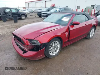 2014 Ford Mustang V6 z VIN 1ZVBP8EM6E5277323, wystawiony jako IAAI lot #42601652 z przebiegiem 64 616 mil mil oraz . Historia ofert i sprzedaży dostępna na DreamBid. Obrazek 17.
