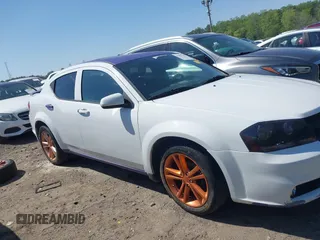 2013 Dodge Avenger SXT z VIN 1C3CDZCB2DN544550, wystawiony jako IAAI lot #42007740 z przebiegiem 85 714 mil mil oraz . Historia ofert i sprzedaży dostępna na DreamBid. Obrazek 14.