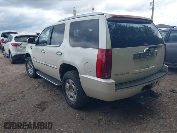 2007 Cadillac Escalade z VIN 1GYFK63827R333227, wystawiony jako IAAI lot #42253138 z przebiegiem 111 592 mil mil oraz . Historia ofert i sprzedaży dostępna na DreamBid. Obrazek 3.