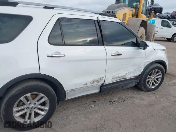 2015 Ford Explorer XLT with VIN 1FM5K7D84FGB07444, listed as a IAAI auction lot 41632589 with 196,889 mi miles and . Bid and sale history available at carsss.com. Image 6.
