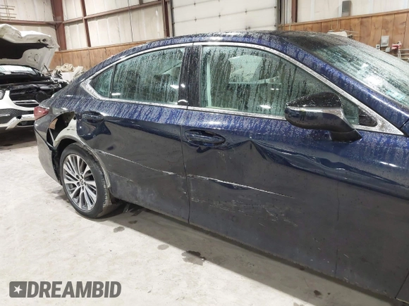 2021 Lexus ES 350 z VIN 58ADZ1B1XMU087881, wystawiony jako IAAI lot #42264527 z przebiegiem 15 273 mil mil oraz . Historia ofert i sprzedaży dostępna na DreamBid. Obrazek 18.