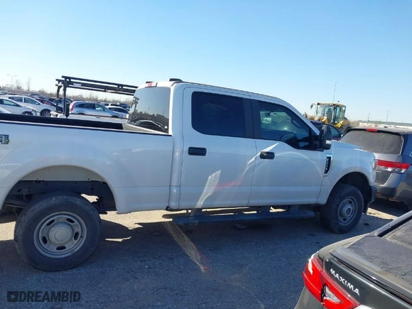 2020 Ford Super Duty F-250 SRW XL with VIN 1FT7W2B61LED41263, listed as a IAAI auction lot 41367211 with 182,003 mi miles. Bid and sale history available at carsss.com. Image 13.