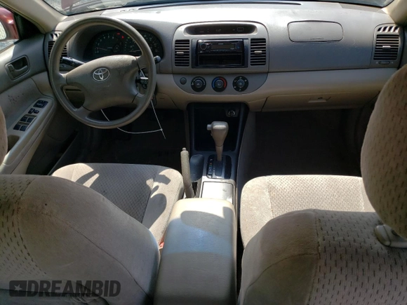 2004 Toyota Camry LE z VIN 4T1BE32K94U284667, wystawiony jako Copart lot #56184025 z przebiegiem 198 929 mil mil oraz Szkoda całkowita • Salvage title. Historia ofert i sprzedaży dostępna na DreamBid. Obrazek 8.