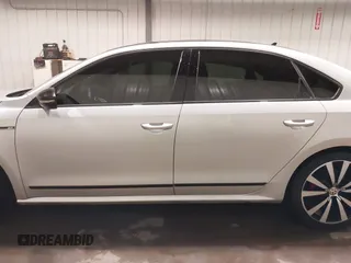 2018 Volkswagen Passat GT z VIN 1VWJM7A36JC047802, wystawiony jako IAAI lot #41714998 z przebiegiem 70 753 mil mil oraz . Historia ofert i sprzedaży dostępna na DreamBid. Obrazek 14.