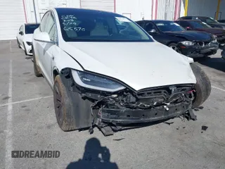 2018 Tesla Model X 75D with VIN 5YJXCAE23JF136499, listed as a IAAI auction lot 41934857 with 83,752 mi miles. Bid and sale history available at carsss.com. Image 1.